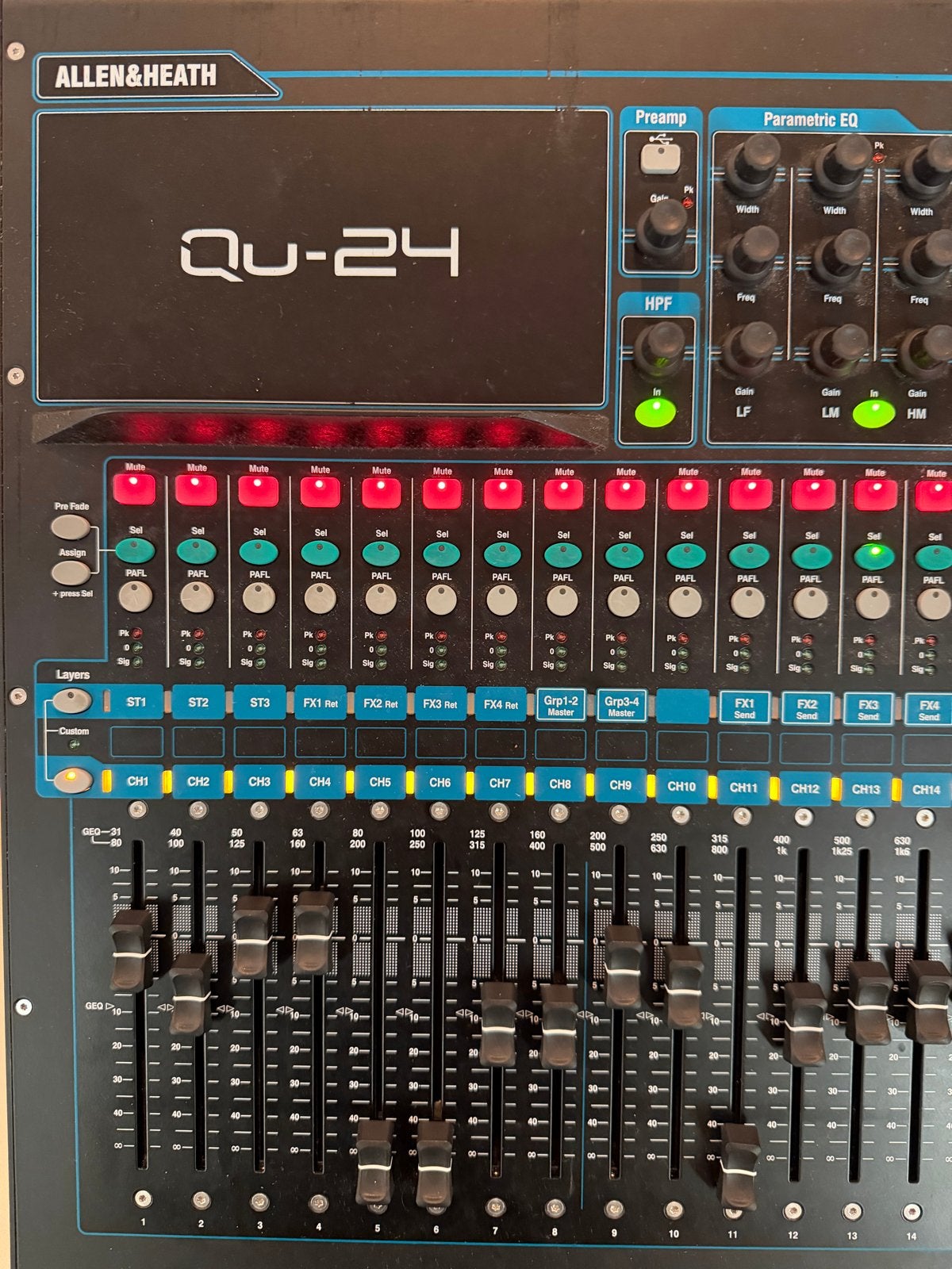 Allen & Heath Qu-24 Digitale Mixer met Flightcase, Muziek en Instrumenten, Ophalen, Zo goed als nieuw, 20 kanalen of meer, Microfooningang
