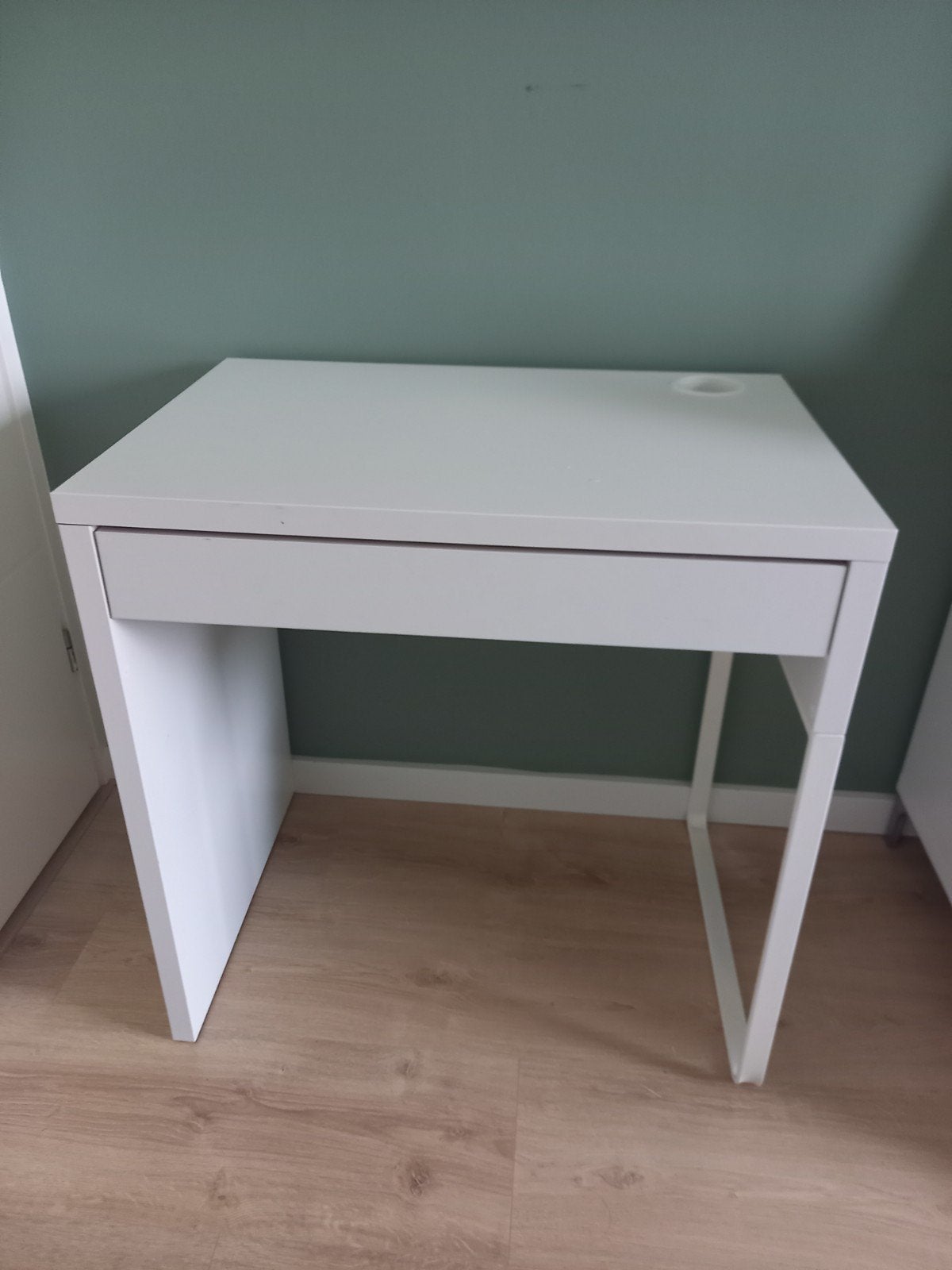 Wit bureau Micke (Ikea) met lade, Ophalen, Gebruikt, Spaanplaat of MDF, Kabelgoot
