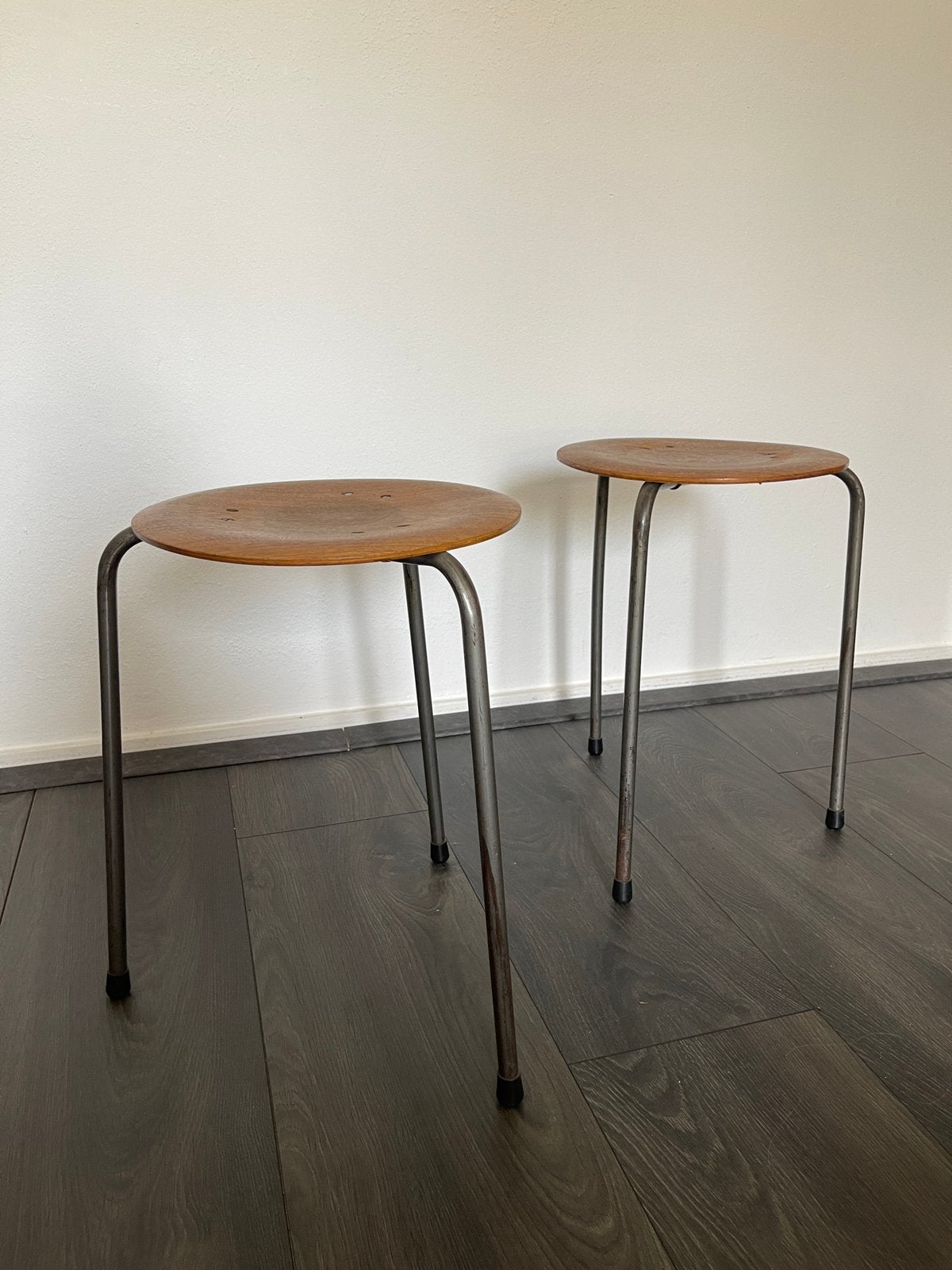 Set van 2 vintage Deense krukken Danish Modern jaren ’50/’60, Ophalen, Gebruikt, Hout