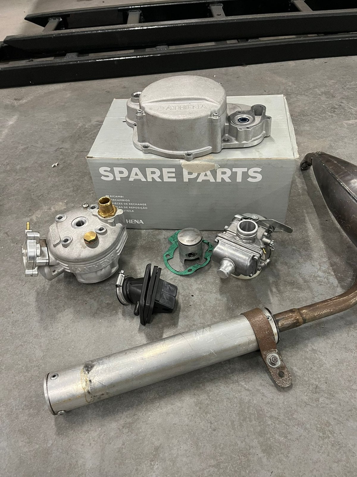 Athena am 6 powervalve 50cc kit, Fietsen en Brommers, Ophalen of Verzenden, Zo goed als nieuw