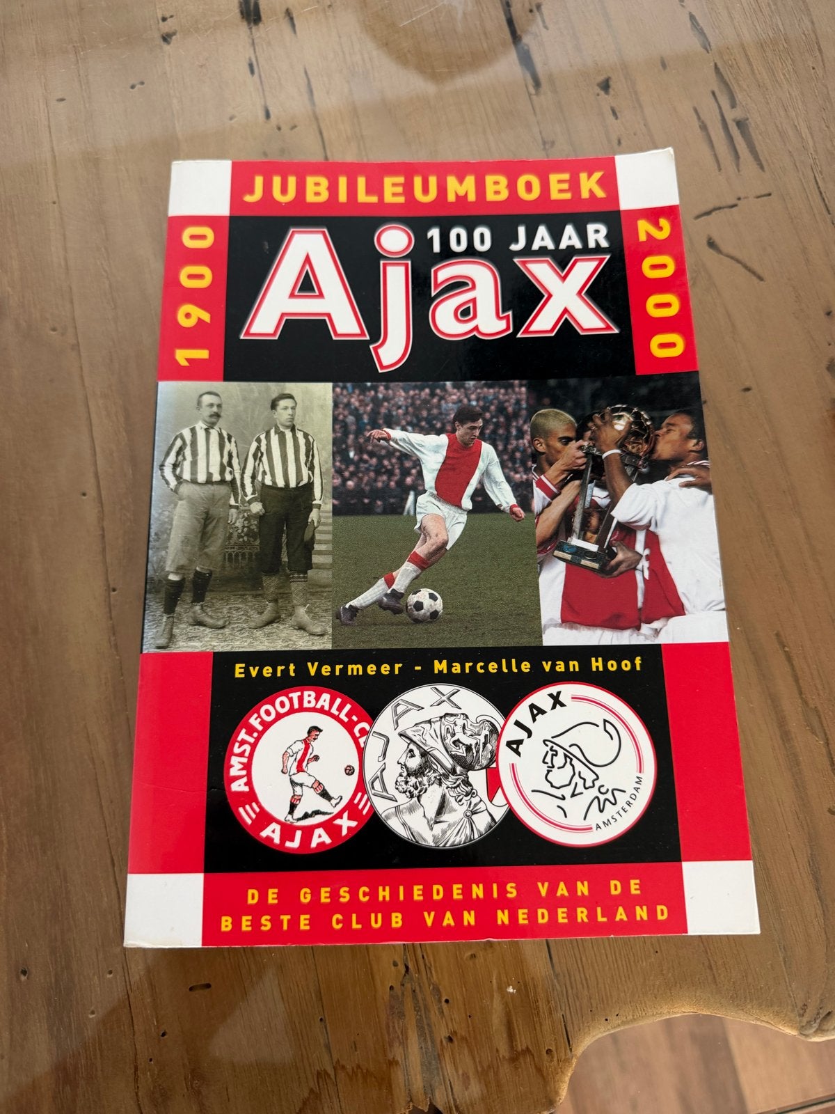 Jubileumboek 100 Jaar Ajax (1900-2000), Ophalen of Verzenden, Gelezen, Balsport