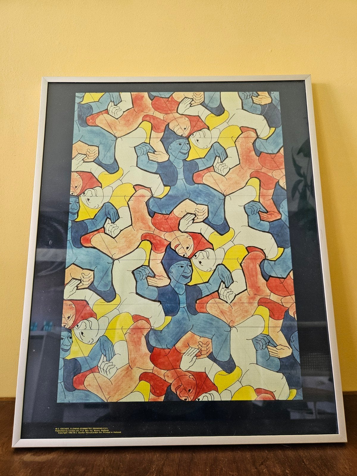 Vintage M.C. Escher poster 'Clowns' ingelijst 50x40 cm, Met lijst, Ophalen of Verzenden, A1 t/m A3, Overige onderwerpen