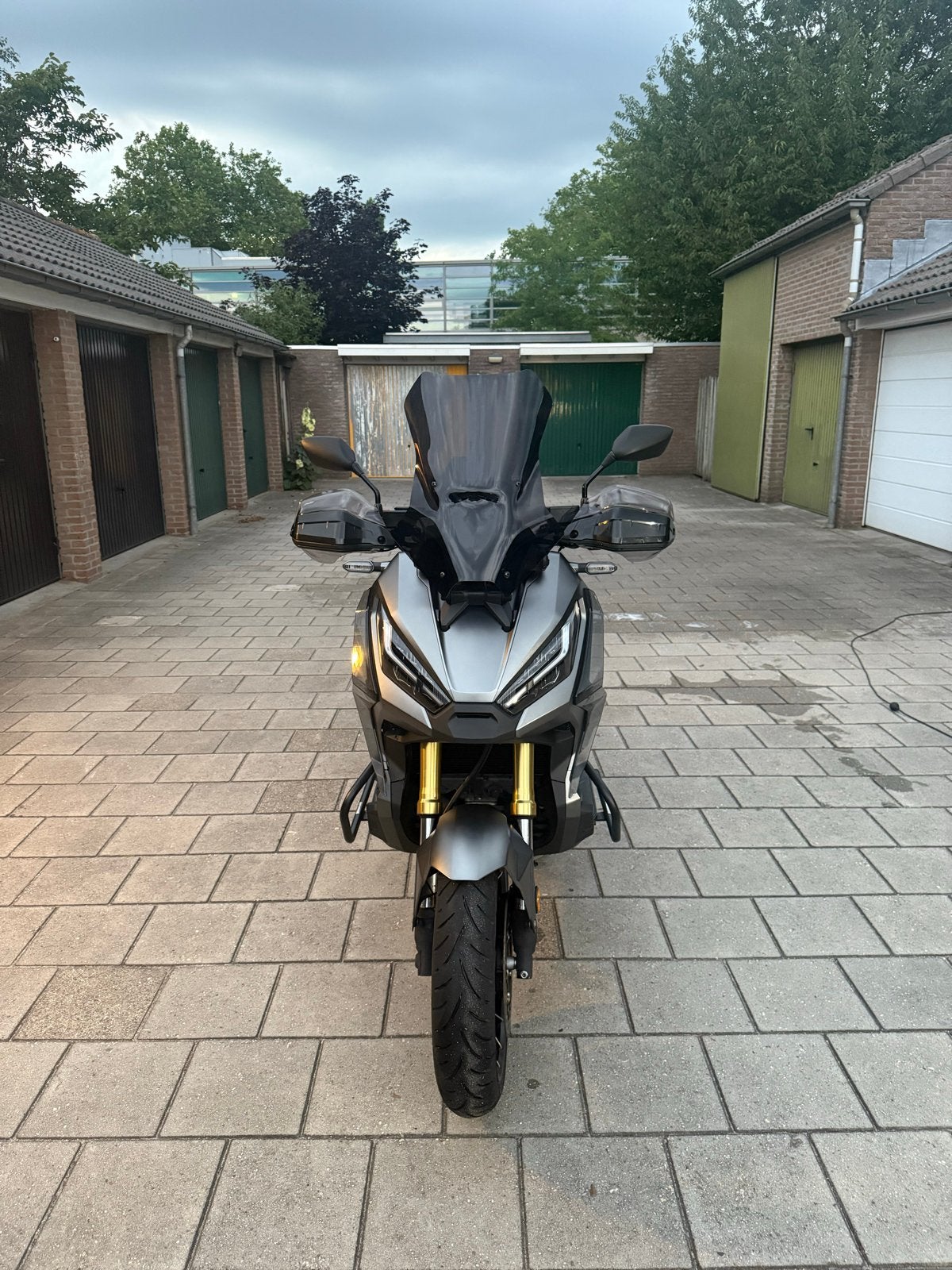 Honda X-ADV 2022 Irredium Grey| Leo vince uitlaat| 16600 KM, Motorrijbewijs A, Gebruikt, Particulier, Meer dan 35 kW