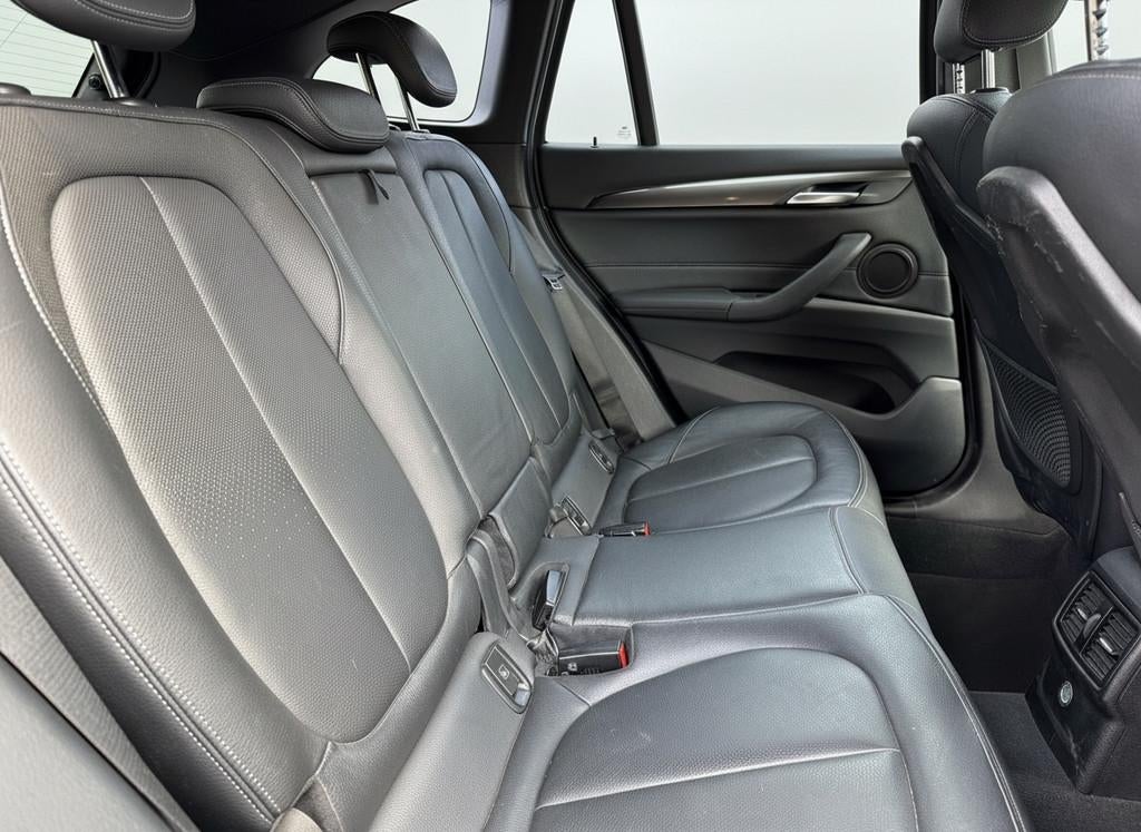 BMW X1 xDrive20i 192pk High Executive, Camera | Trekhaak | X, Auto's, BMW, 1998 cc, Gebruikt, Euro 6, 2000 kg