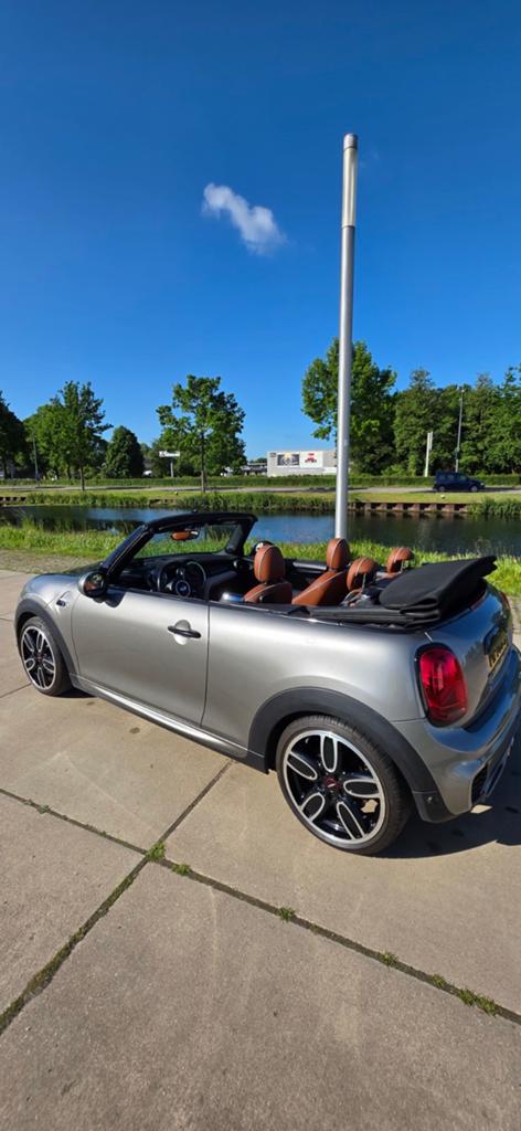 Mini 2.0 S Cooper Cabrio AUT 2017 Grijs, Auto's, Mini, 1998 cc, Cabriolet, 4 stoelen, Bruin