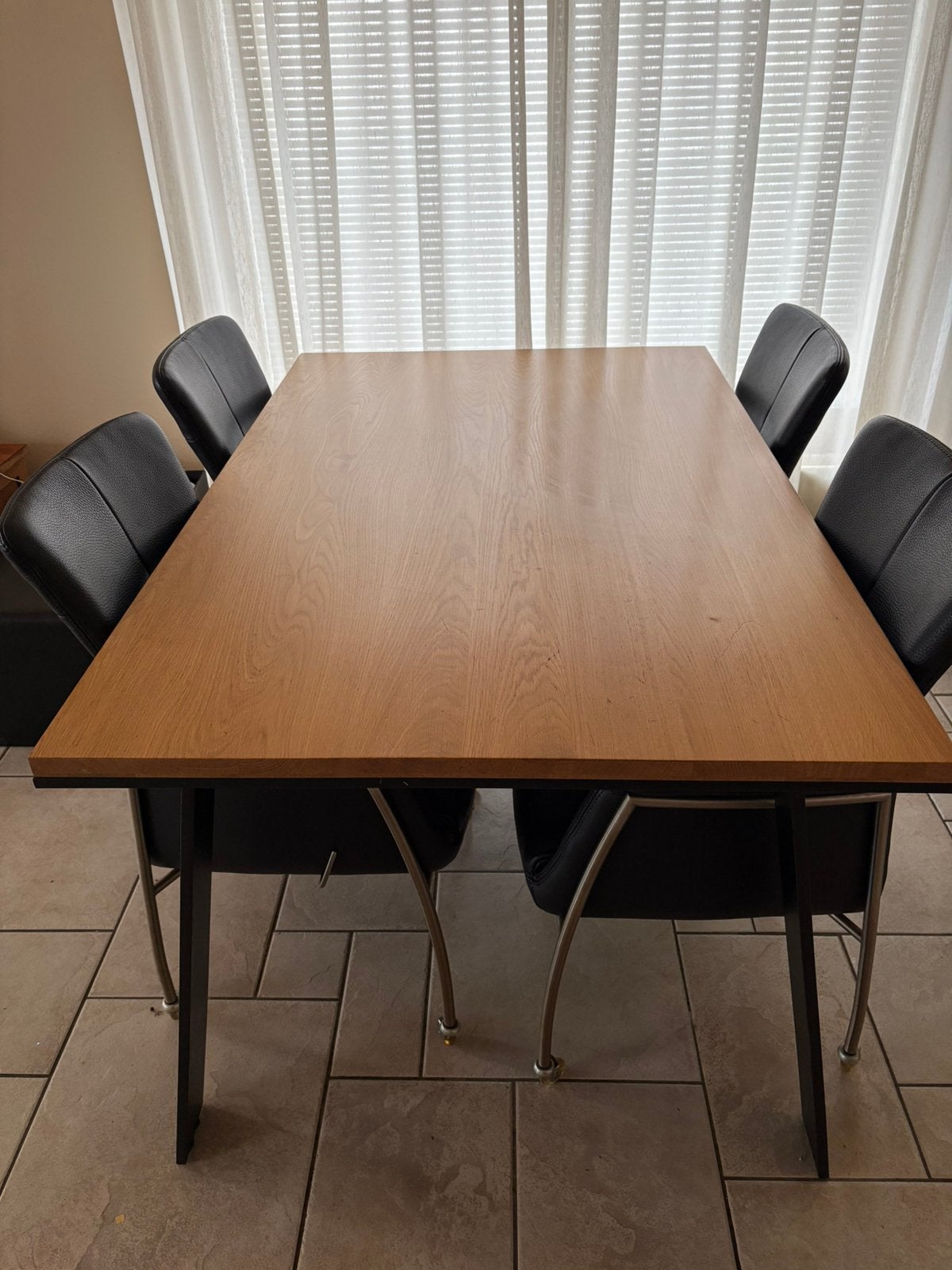 Eetkamerset Eiken met 4 lederen zwarte stoelen, Ophalen, Gebruikt, 4 tot 6 stoelen