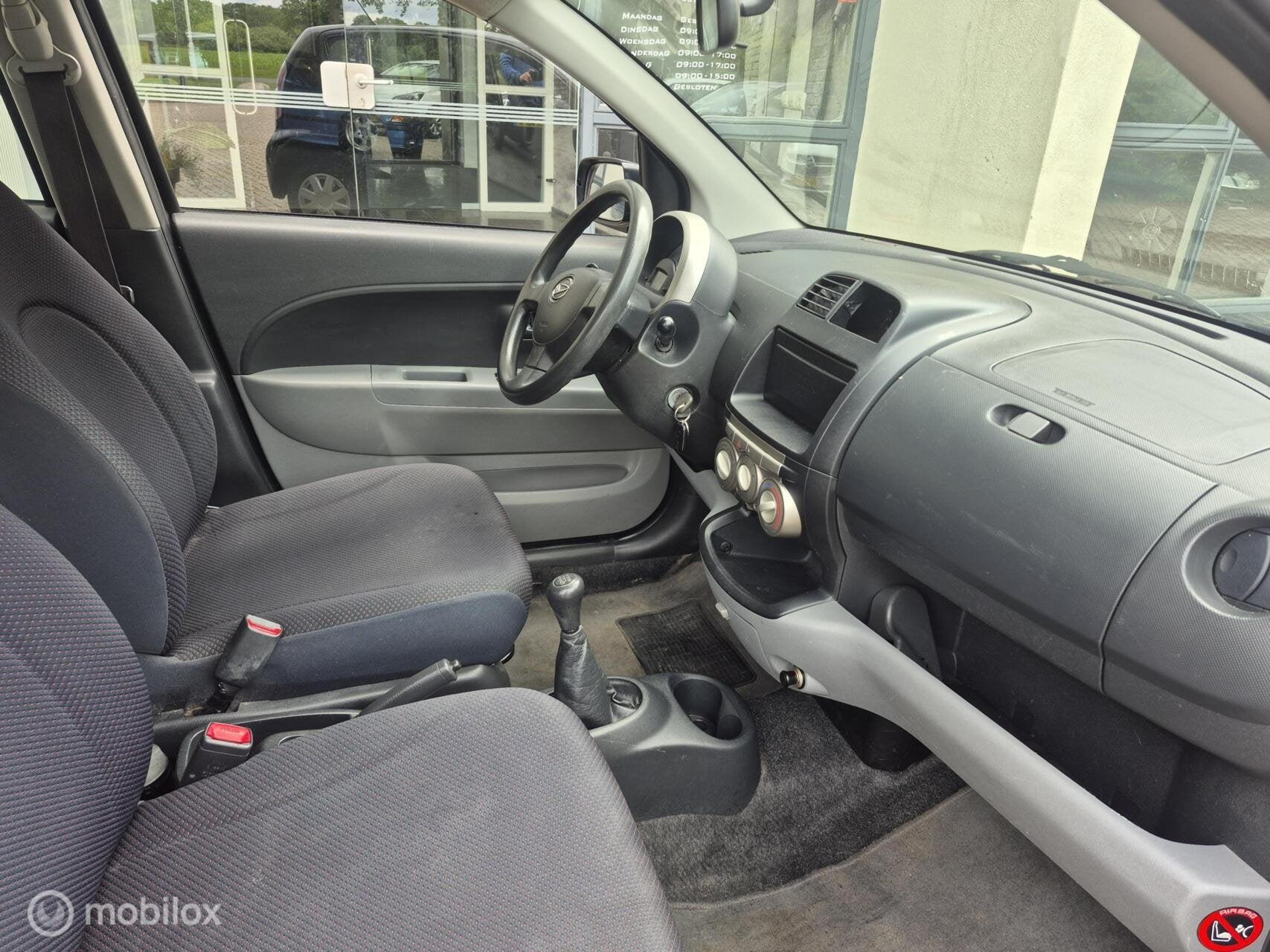Daihatsu Sirion 2 1.0-12V Premium Elekt,pakket|29-06-27 APK!, Auto's, Voorwielaandrijving, Stof, Elektrische ramen, Zwart