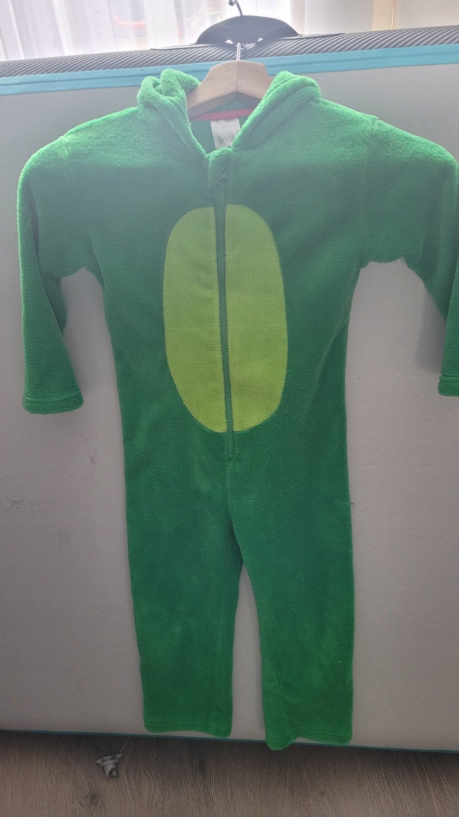 Groene dinosaurus onesie voor kinderen, Kinderen en Baby's, Ophalen, Gebruikt, 122 t/m 128, Jongen of Meisje