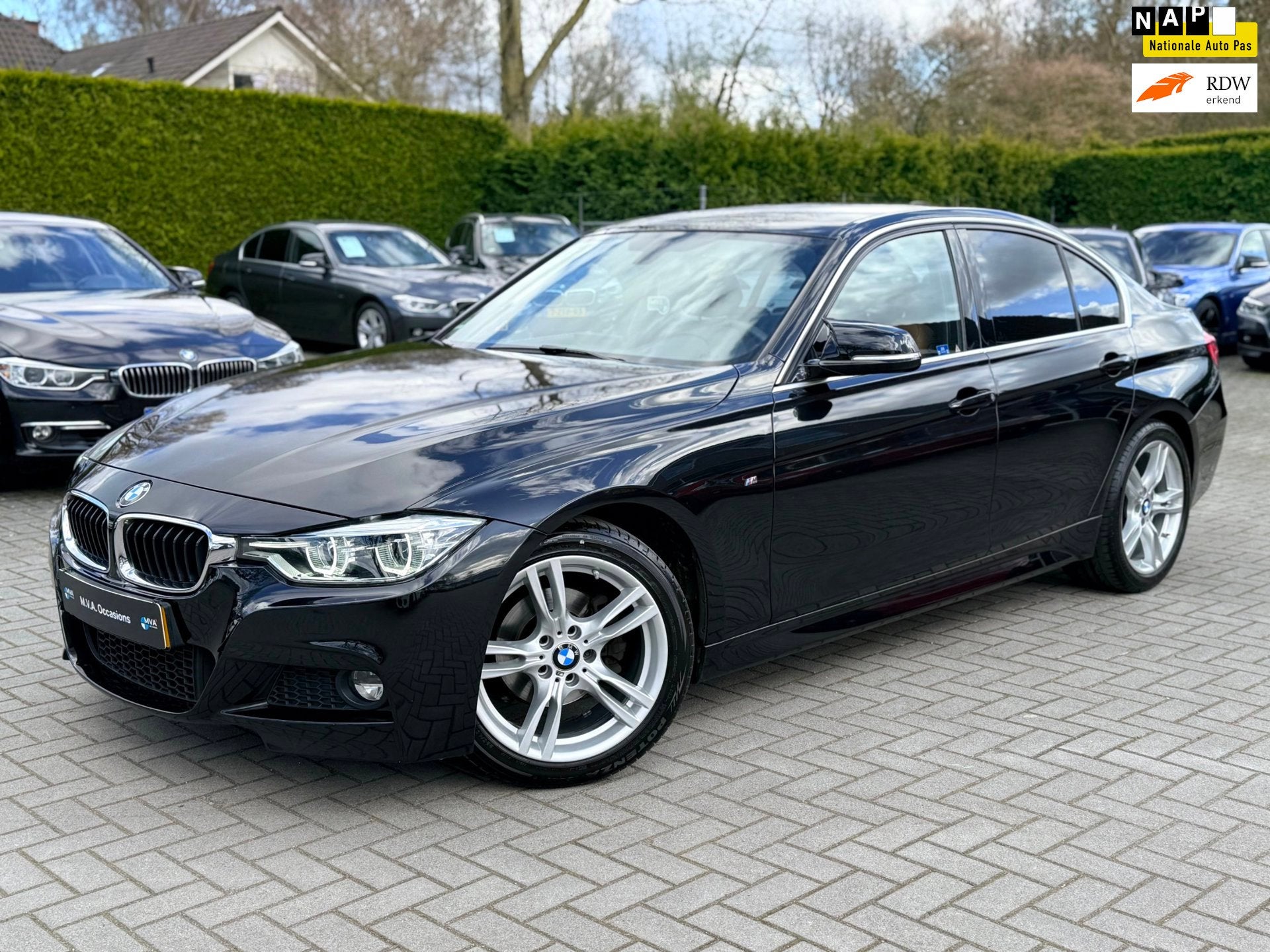 BMW 3-serie 318i Centennial High Executive M Sport|Navigatie, Auto's, BMW, Automaat, Euro 6, Zwart, 19 km/l