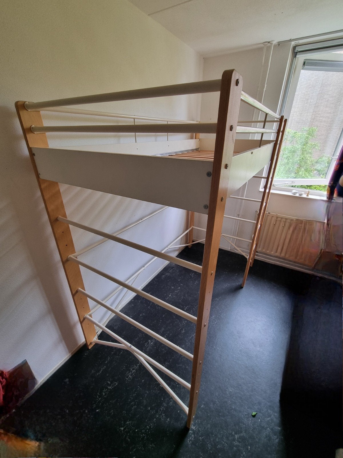 Hoogslaper met lattenbodem - Ideaal voor kleine kamers, Ophalen, Gebruikt, Eenpersoons, 200 cm