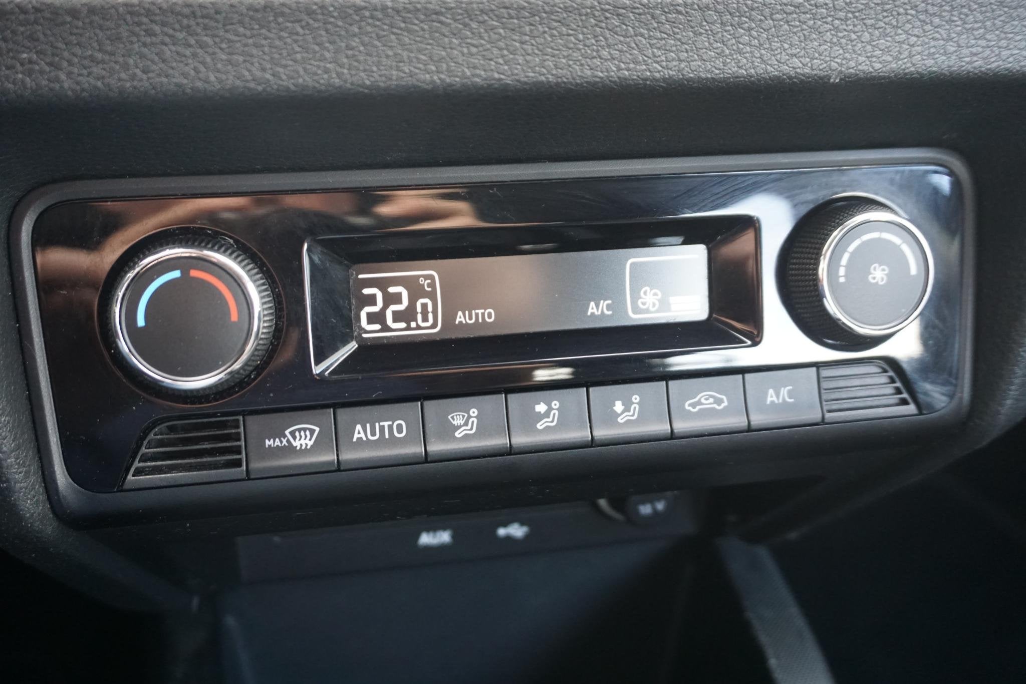 Skoda Fabia 1.4 TDI 90PK/Euro6/Style/Xenon/Cruisecontrol/ De, Auto's, Skoda, Stof, Gebruikt, Zwart, Bedrijf