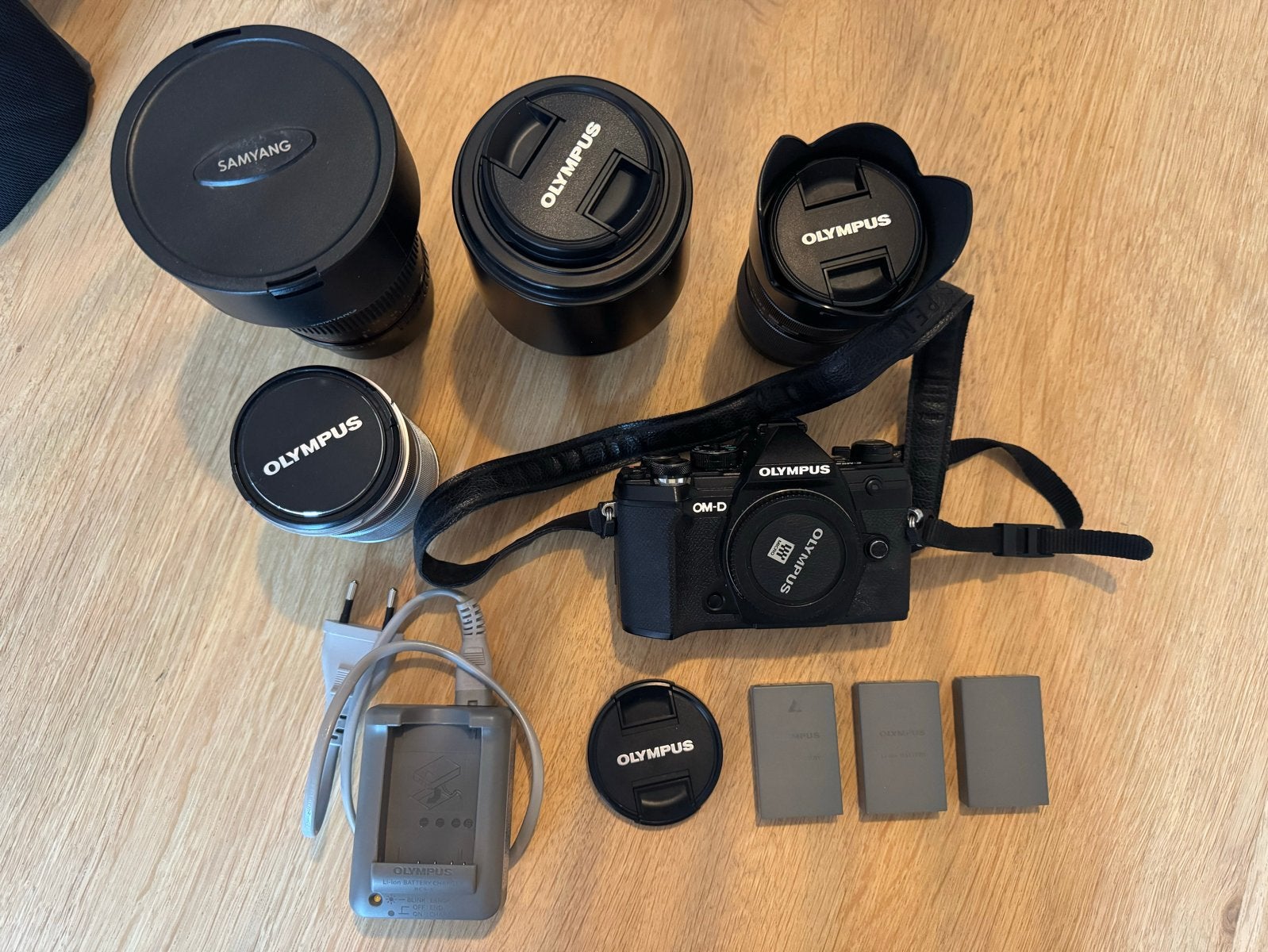 Olympus OM-D E-M5 Mark III met 4 lenzen en accessoires, Autofocus, Micro Four Thirds, Olympus, Zo goed als nieuw