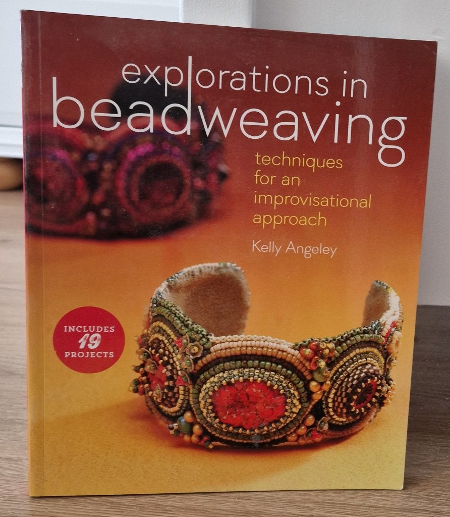 Boek: Explorations in beadweaving - Kelly Angeley .a, Boeken, Hobby en Vrije tijd, Ophalen of Verzenden, Zo goed als nieuw, Sieraden maken