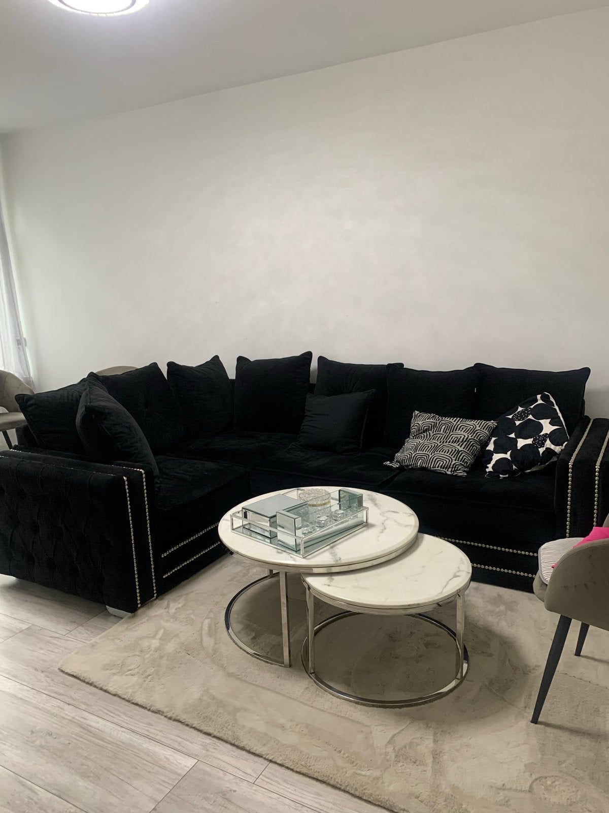 Mooie zwarte velvet hoekbank, 2 jaar oud, Huis en Inrichting, Banken | Bankstellen, Ophalen of Verzenden, Zo goed als nieuw, Hoekbank