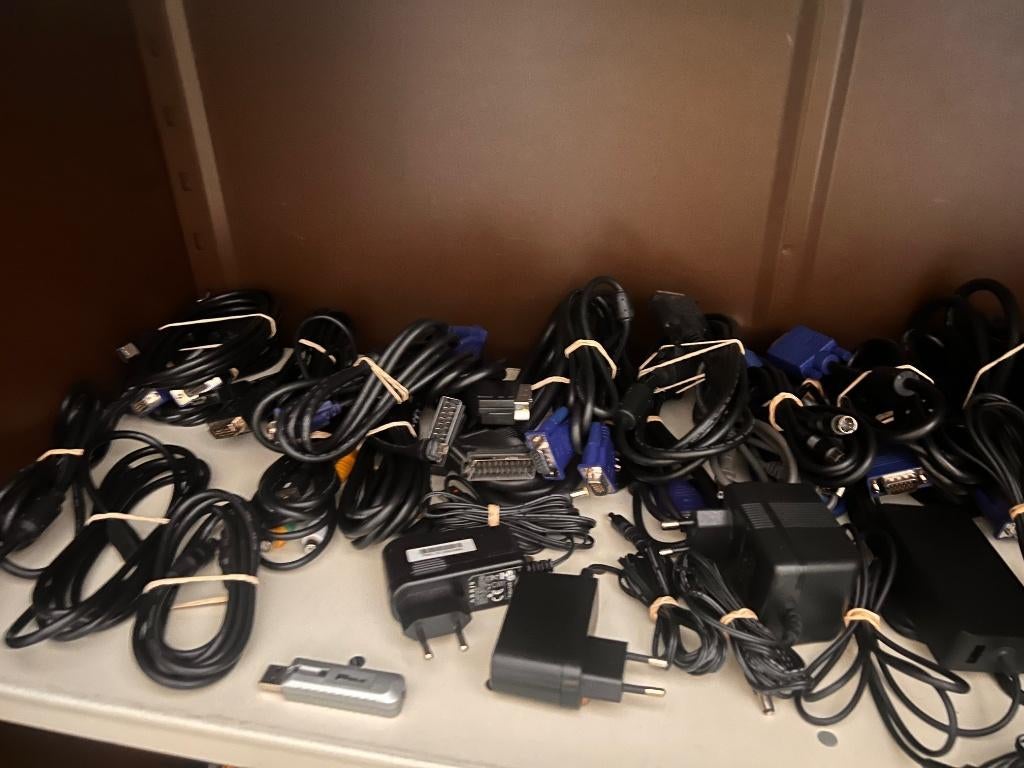 Diverse computer en audio kabels in alle soorten en maten, Ophalen, Gebruikt, Minder dan 2 meter, Overige kabels