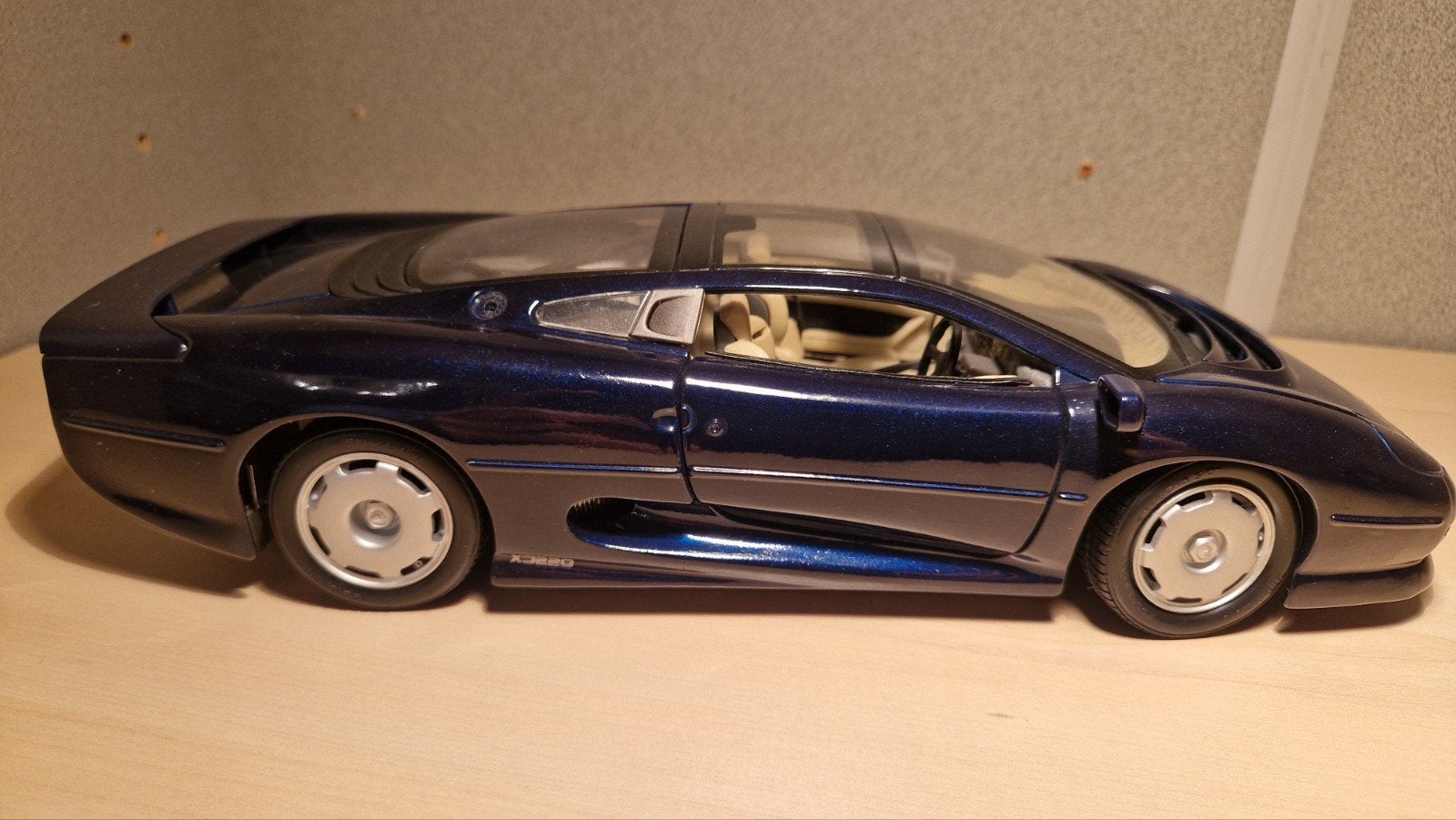 Maisto Jaguar XJ220 Schaalmodel 1:18 - Blauw, Ophalen of Verzenden