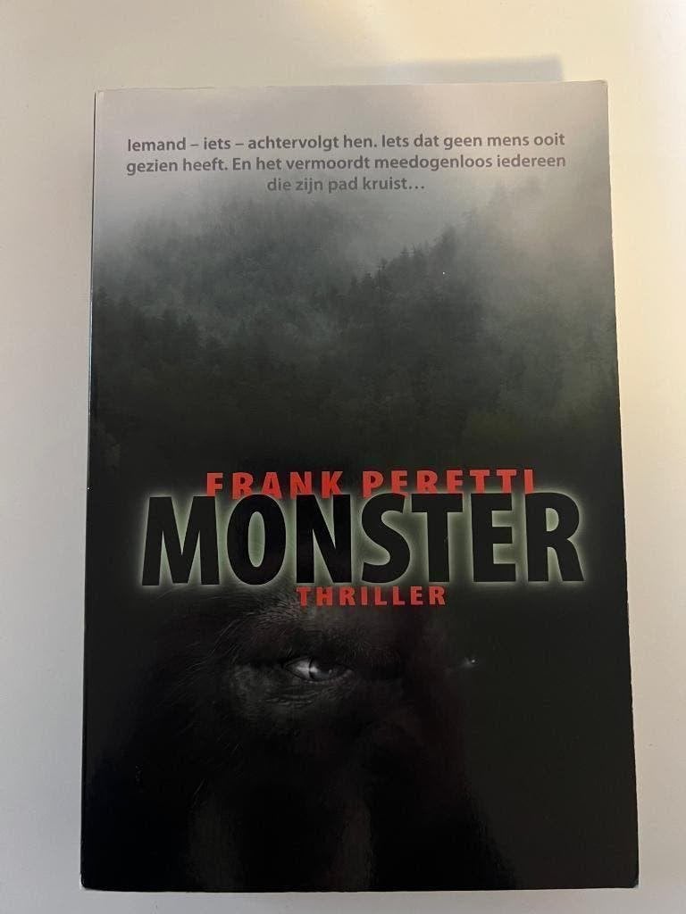 Monster - Frank Peretti - thriller paperback, Boeken, Ophalen of Verzenden, Gelezen, Onbekend