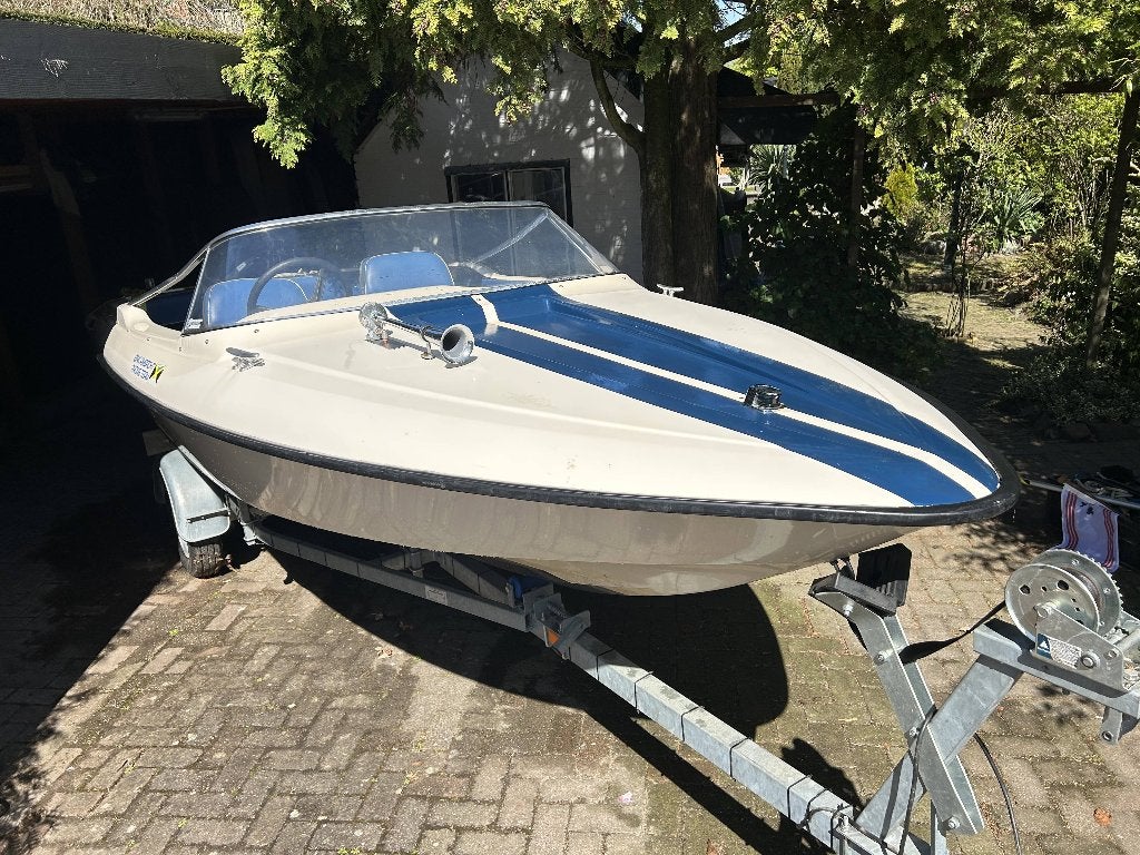 Fletcher ArrowSport 150 (lengte 5 m) & kanteltrailer, 90 pk, Watersport en Boten, Gebruikt, Buitenboordmotor, 5 m, Polyester