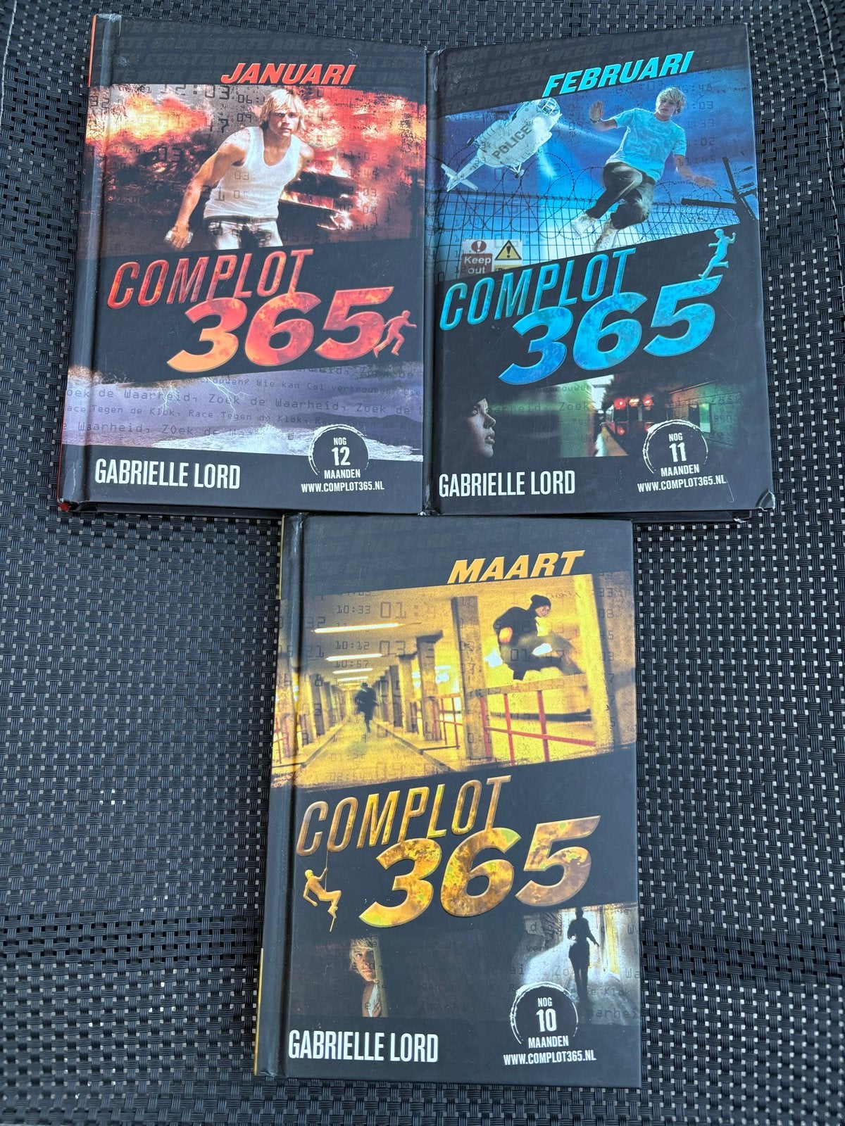 Complot 365 - Januari, Februari, Maart (3 boeken), Boeken, Ophalen of Verzenden, Gelezen, Tv-bewerking