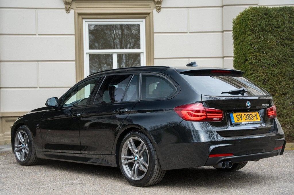BMW 3-serie Touring 320i Edition M Sport Shadow High Executi, Auto's, BMW, Automaat, 1998 cc, Achterwielaandrijving, 4 cilinders