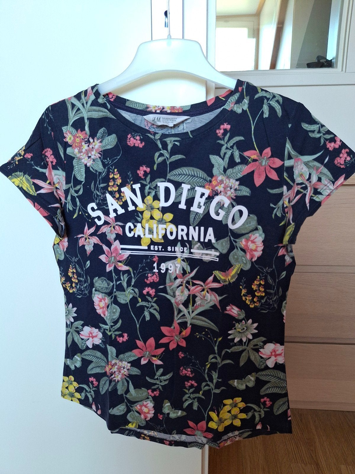 ZGAN  maat 152 / 158  Donkerblauw t-shirt met bloemen, Kinderen en Baby's, Kinderkleding | Maat 152, Meisje, H&M, Ophalen of Verzenden
