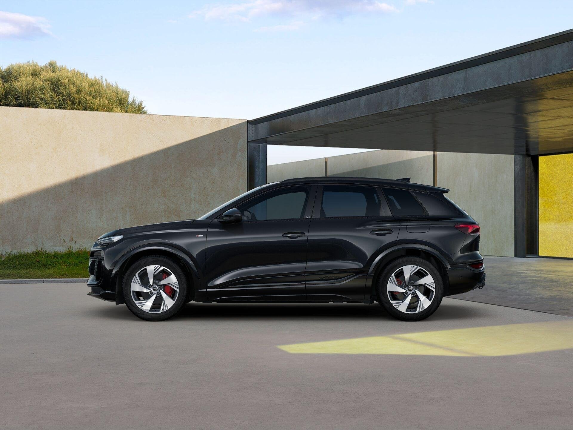 Audi Q6 e-tron 252pk S Edition 83 kWh | Luchtvering | Panora, Auto's, Automaat, 12 maanden, Achterwielaandrijving, Zwart