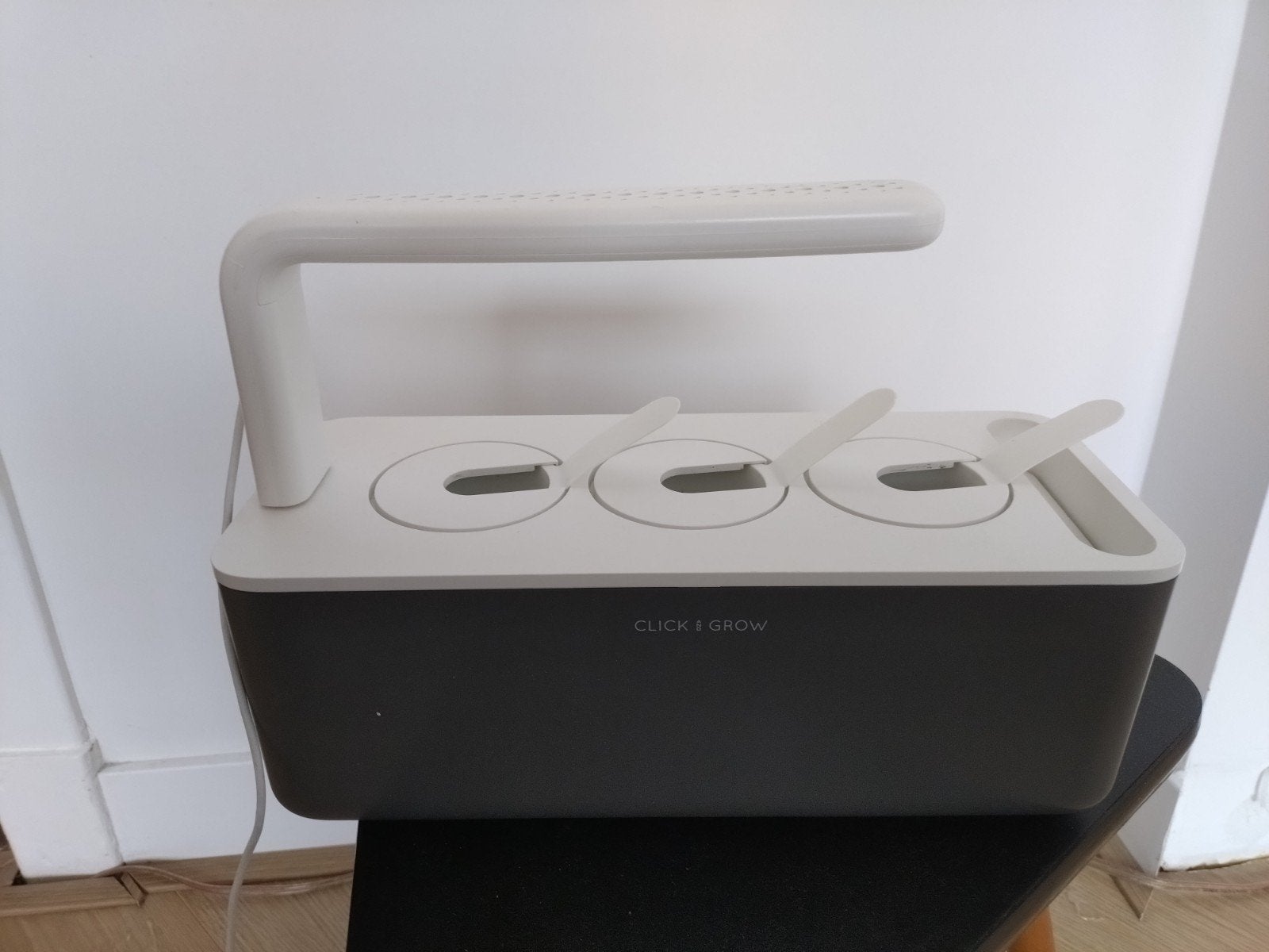 Click & Grow Smart Garden 3 - Slimme Binnenkweekset, Ophalen of Verzenden, Zo goed als nieuw, Kweekbak