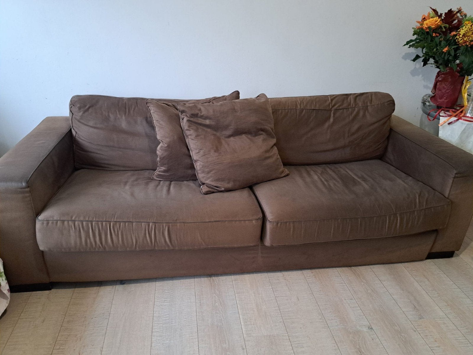 Comfortabele bruine driezitsbank, Gebruikt, Driepersoons, 75 tot 100 cm, Ophalen of Verzenden