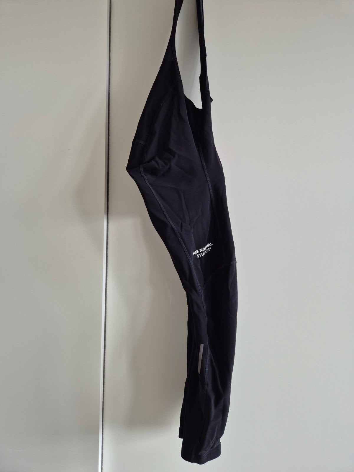 Pas Normal Studios Essential Long Bibs Black Medium, Fietsen en Brommers, Fietsaccessoires | Fietskleding, Gebruikt, Pas Normal Studios