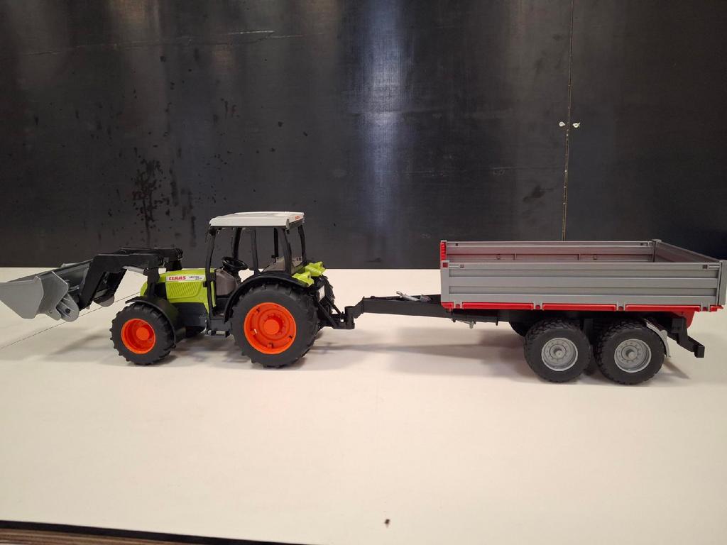 Bruder Claas tractor Nectis 267 F met voorlader en aanhanger, Ophalen of Verzenden, Zo goed als nieuw