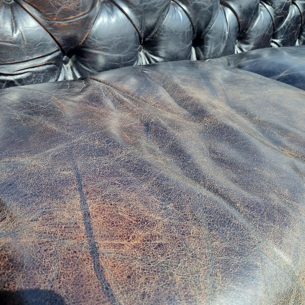 Industriële Chesterfield bank vintage zwart leer + BEZORGD, Gebruikt, Chesterfield, Driepersoons, Ophalen of Verzenden