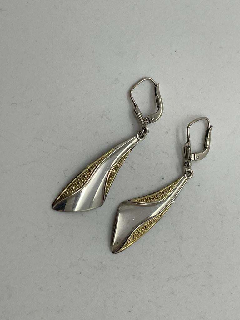 C344 Prachtige zilveren oorbellen bicolor, Hangers, Ophalen of Verzenden, X, Goud