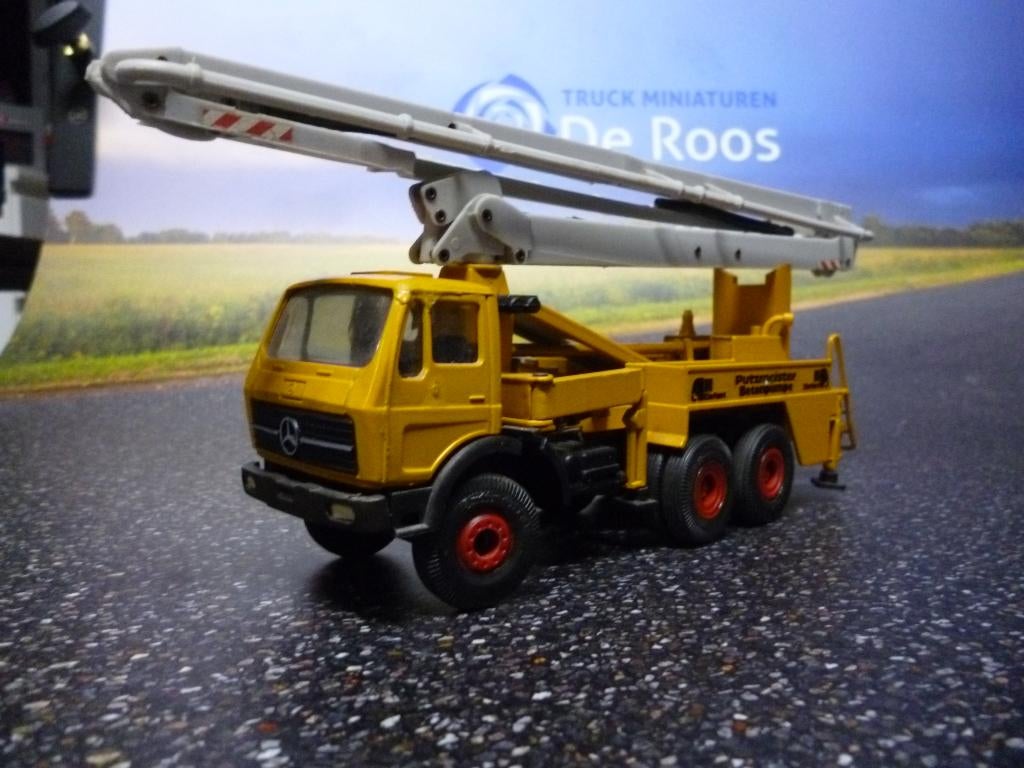 Mercedes SK Putzmeister, Hobby en Vrije tijd, Modelauto's | 1:50, Ophalen of Verzenden, Zo goed als nieuw, Bus of Vrachtwagen