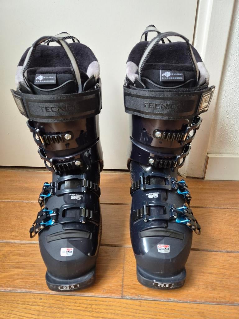 Dames Skischoenen Tecnica, maat 23,5 smal, Sport en Fitness, Skiën en Langlaufen, 160 tot 180 cm, Gebruikt, Schoenen, Skiën