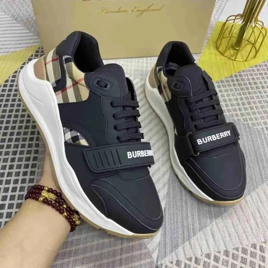Burberry sneakers in alle maten (ook op te halen), Ophalen of Verzenden, Nieuw, Overige kleuren