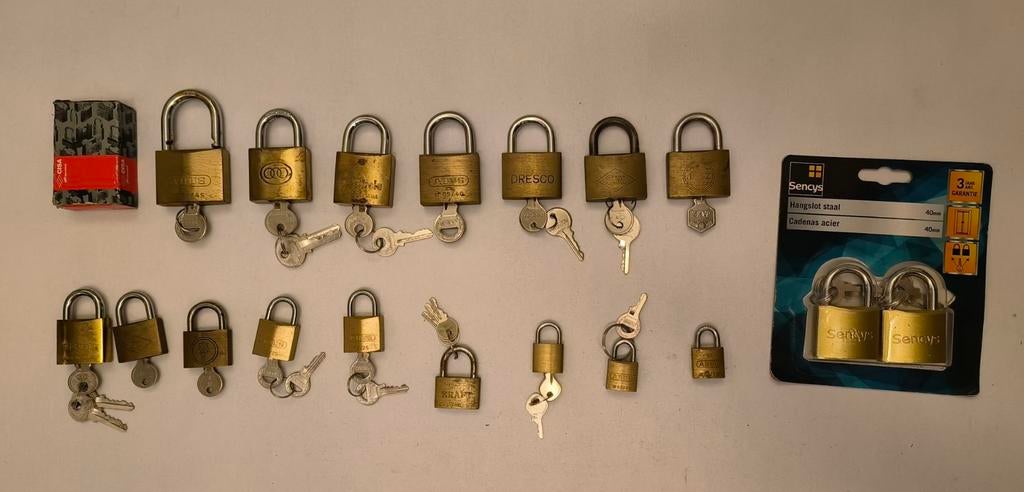 Verzameling Hangsloten - Vintage en Nieuw, Ophalen, Gebruikt, Koper of Messing, Slot