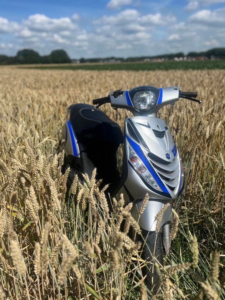 Zip 172cc LC brom, Fietsen en Brommers, Snorfietsen en Snorscooters, Zo goed als nieuw, Piaggio, Tweetakt, Ophalen