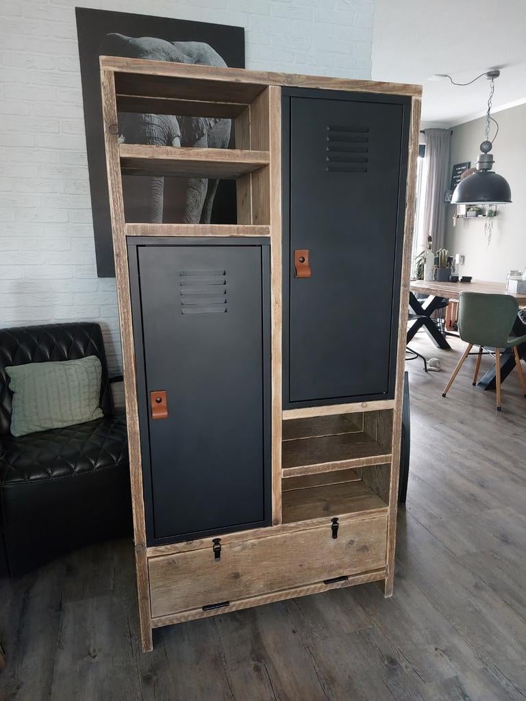 Industriele kast met lockers., Met deur(en), Nieuw, 50 tot 100 cm, 25 tot 50 cm