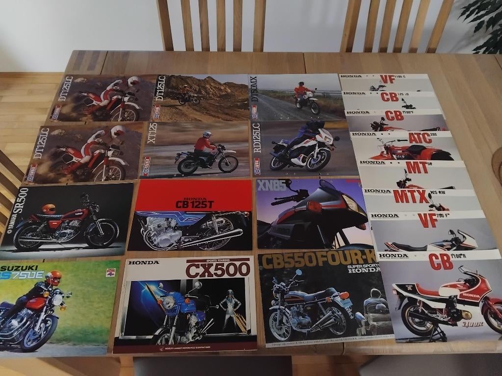 YAMAHA,HONDA,SUZUKI FOLDERS, BROCHURES , IN IN HET ZWEEDS,, Motoren, Handleidingen en Instructieboekjes, Verzenden, Overige merken