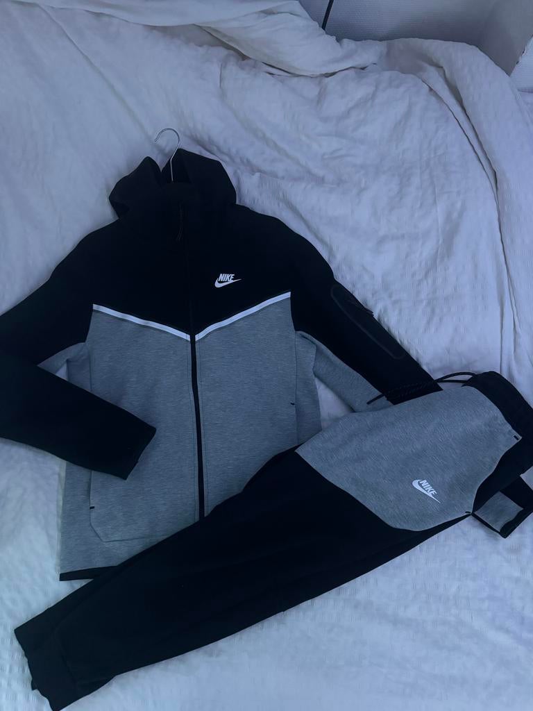Nike Tech Fleece Trainingspak - Zwart/Grijs - Maat S, Ophalen of Verzenden, Zo goed als nieuw, Maat 48/50 (M), Zwart