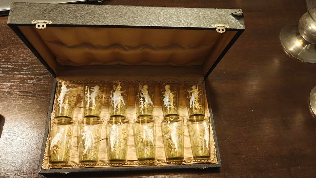 Antieke 12-delige glazen set Mary Gregory in originele kist, Ophalen