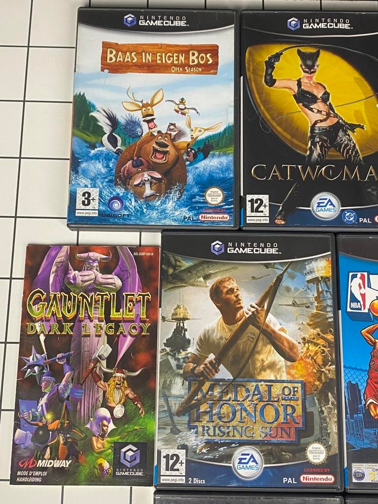 Nintendo GameCube Bundel: TimeSplitters TY2 NBA Street 2, Www.nintendo.com, Ophalen of Verzenden, Zo goed als nieuw, 3 spelers of meer