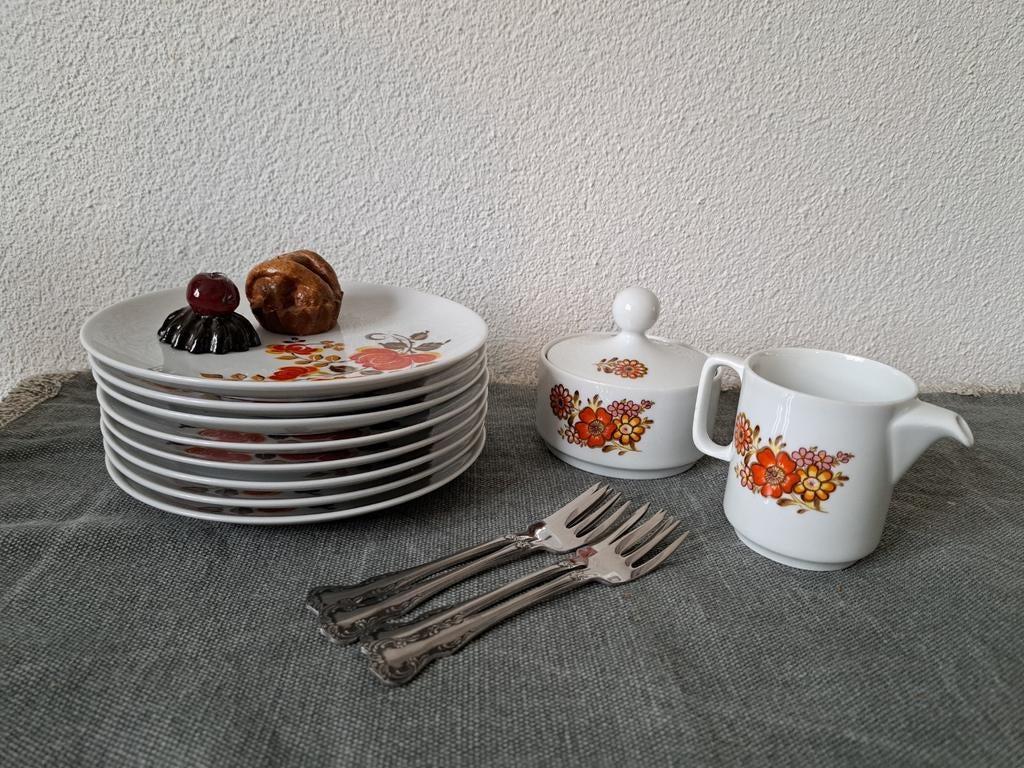 Gebaksbordjes, roomstel oranje gebloemd, gebaksvorkjes pst, Ophalen of Verzenden, Gebruikt, Porselein, Overige stijlen