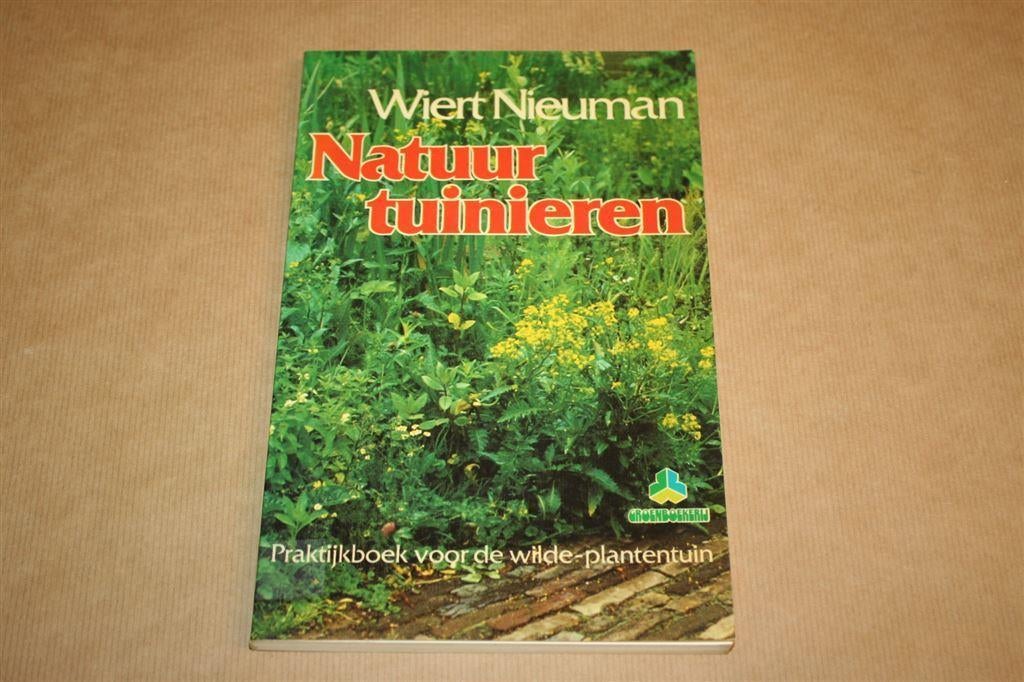 Natuur tuinieren - Praktijkboek voor de wilde-plantentuin, Boeken, Ophalen of Verzenden, Gelezen, Tuinieren en Tuinplanten