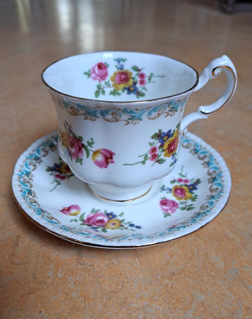 Kop en schotel Ridgway Potteries Ltd. ROYAL ADDERLEY, Verzamelen, Porselein, Kristal en Bestek, Ophalen of Verzenden, Zo goed als nieuw
