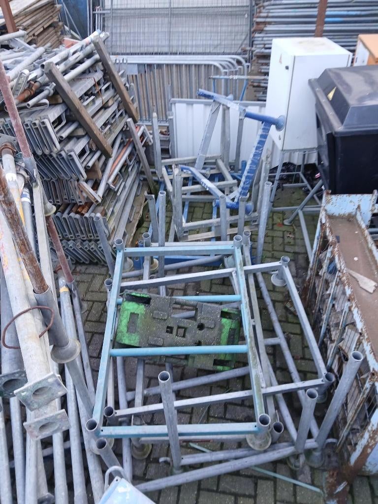 ca 150 gebruikte opslagbokjes in verschillende maten, Diensten en Vakmensen, Gevelrenovatie en Voegers, Gevelrenovatie