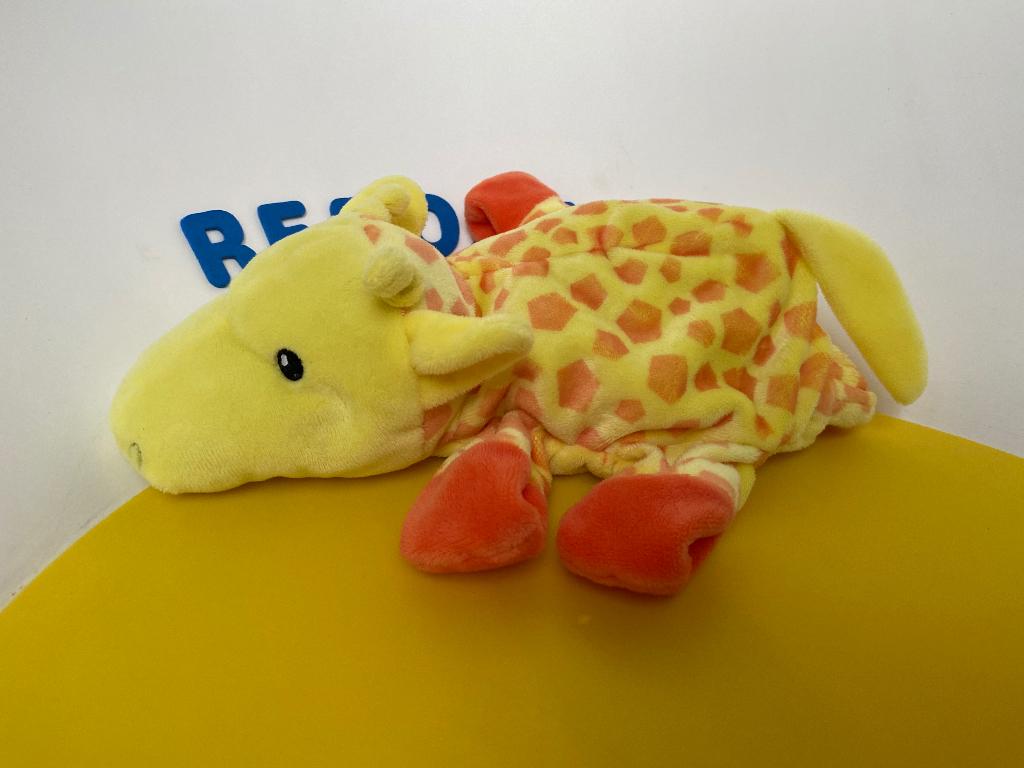 4963 hema handpop giraf giraffe geel oranje 2x, Kinderen en Baby's, Speelgoed | Knuffels en Pluche, Ophalen of Verzenden, Zo goed als nieuw