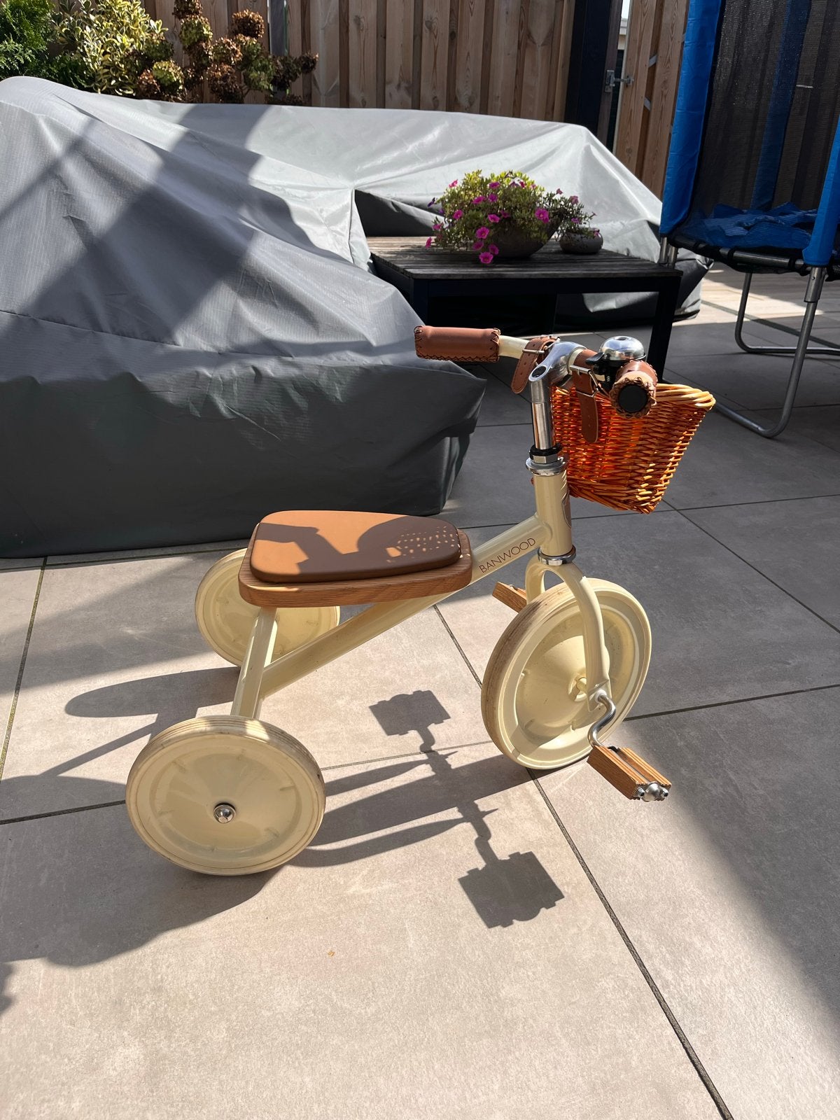 Banwood loopfiets/driewieler - Crème met rieten mandje, Fietsen en Brommers, Ophalen of Verzenden, Gebruikt, Minder dan 16 inch