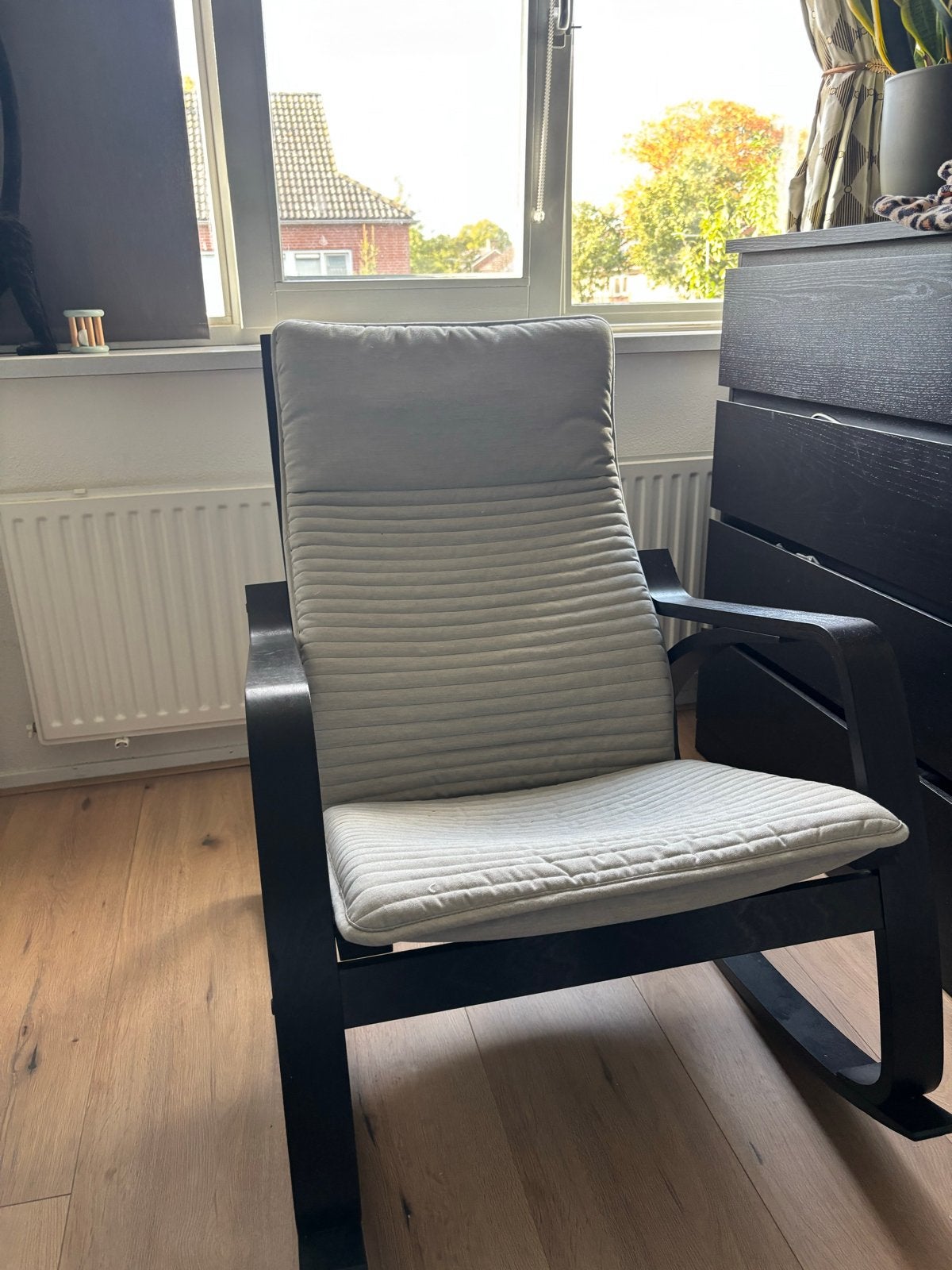 IKEA Poäng Schommelstoel met Lichtgrijze Kussens, Huis en Inrichting, Ophalen, Gebruikt, Hout, Eén