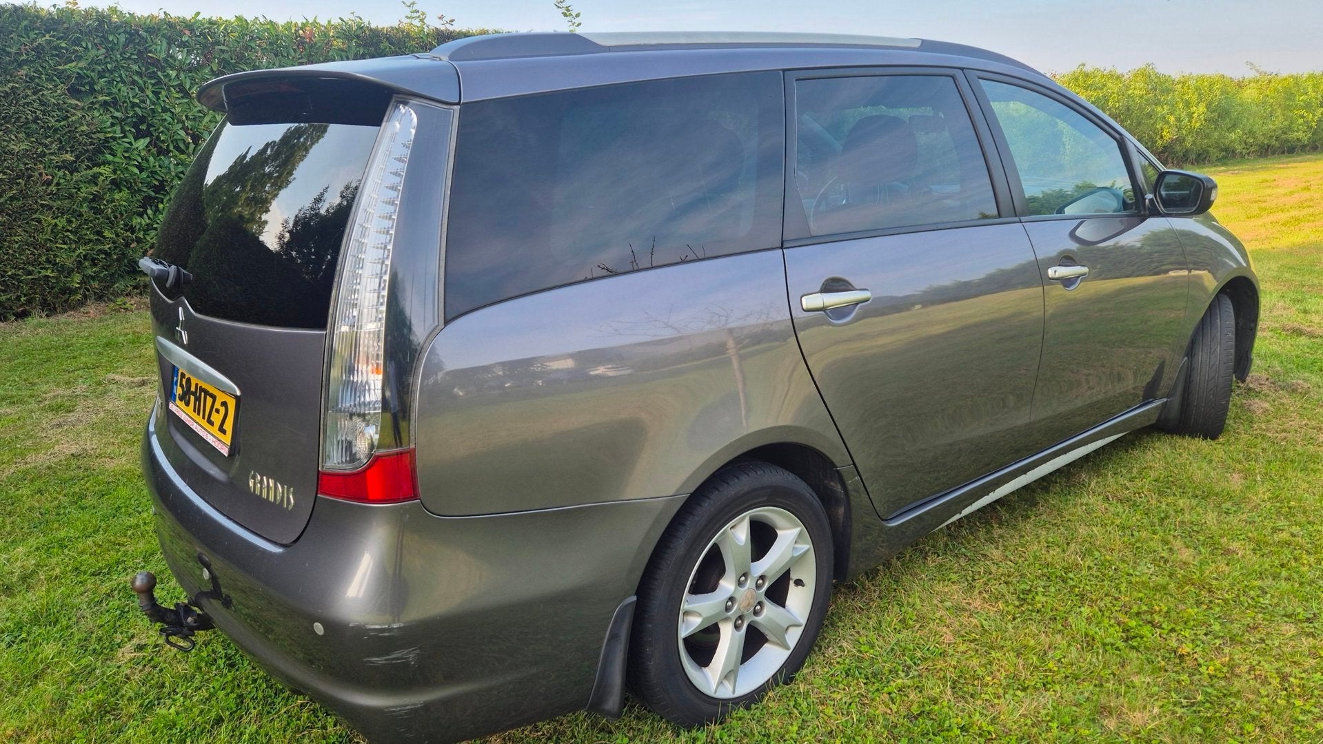 Mitsubishi Grandis 2.4-16V InSport 7 PERSOONS NIEUWE APK AIR, Voorwielaandrijving, Gebruikt, 7 stoelen, Handgeschakeld